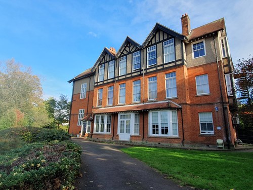 Photo of the front of Queen Victoria House